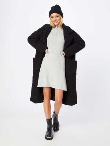 Robe 'DEE' ONLY en gris