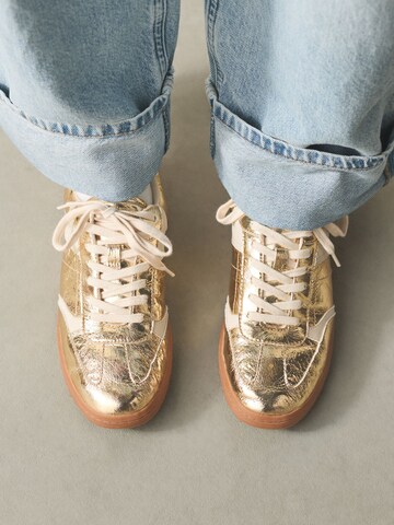 Sneaker bassa 'Forever Comfort' di Next in oro