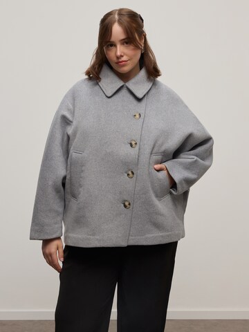 Cappotto di mezza stagione di CITA MAASS in grigio: frontale