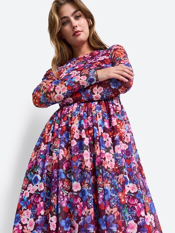 Rich & Royal - Vestido em vermelho