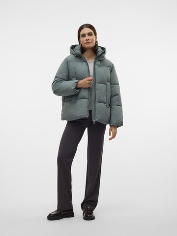 VERO MODA Зимняя куртка 'IDALINE' в Зеленый