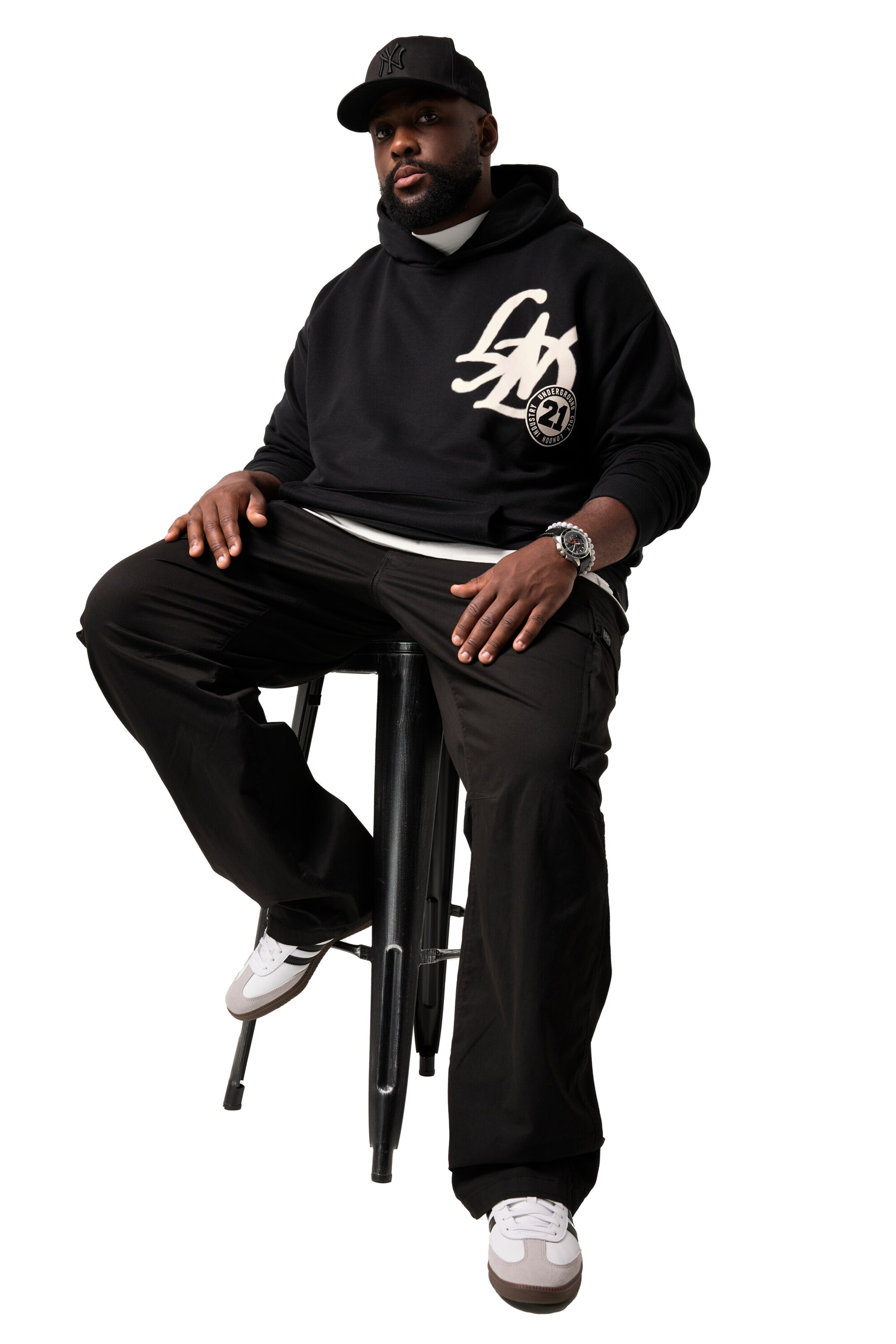 STHUGE Sweatshirt in Black: front