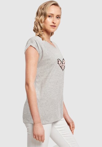 T-shirt 'Valentines Day - Leopard Heart' Merchcode en gris