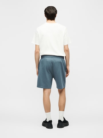 THE NORTH FACE Loosefit Nadrág 'ESSENTIAL' - szürke