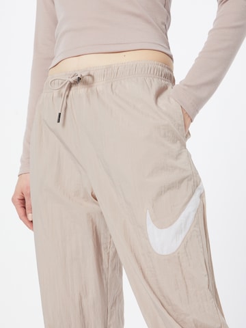 Nike Sportswear Zúžený Kalhoty 'Essential' – šedá