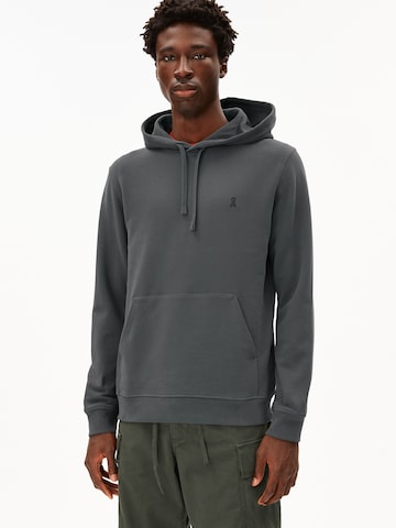 Sweat-shirt ARMEDANGELS en gris : devant