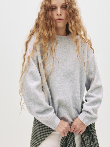 Pull&Bear Neulepaita värissä harmaa: etupuoli