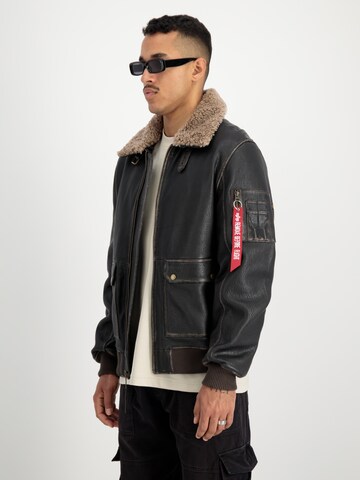 ALPHA INDUSTRIES Демисезонная куртка в Коричневый