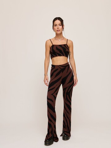 Coupe slim Pantalon A LOT LESS en marron