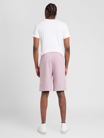 Champion Authentic Athletic Apparel Normalny krój Spodnie w kolorze fioletowy
