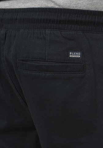 BLEND Regular Chinoshorts in Schwarz