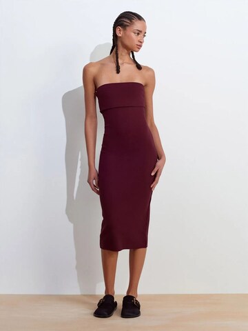 Dilvin Dress in Red: front