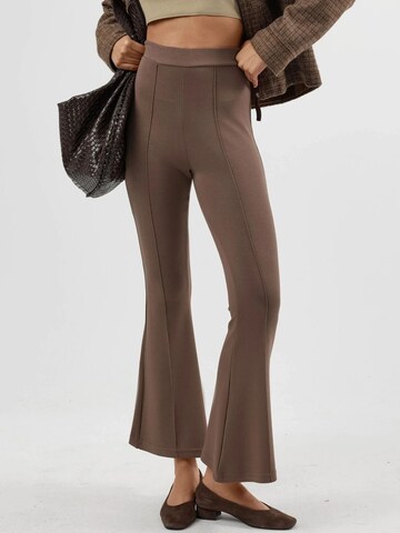 Pantaloni di Hiccup in marrone: frontale