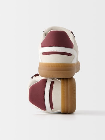 Sneaker bassa di Bershka in bianco