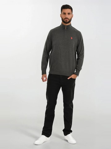 Pull-over U.S. POLO ASSN. en gris : devant