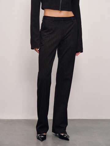 Slimfit Pantaloni di RÆRE by Lorena Rae in nero: frontale