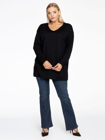 Yoek Pullover in Schwarz