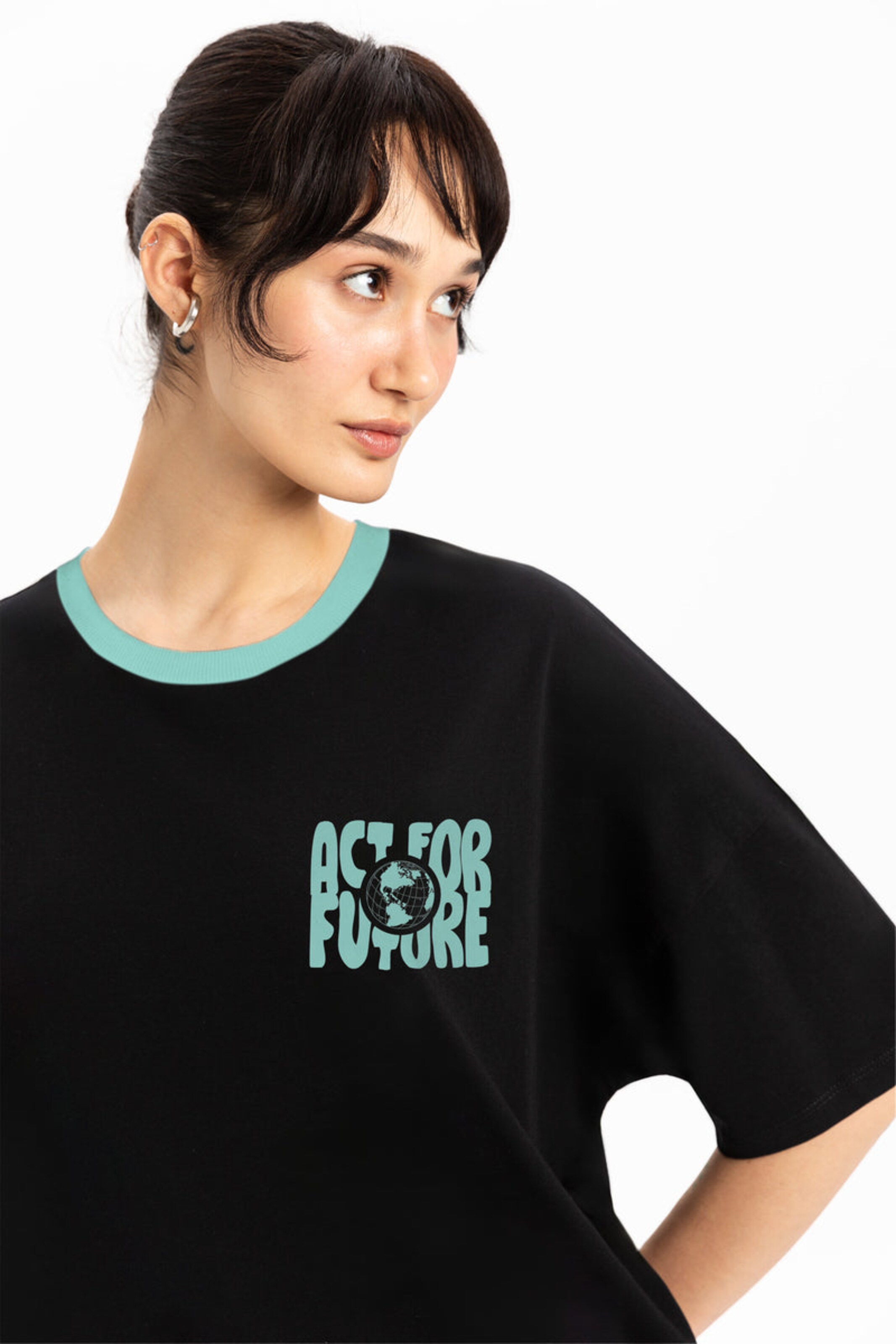 UNIQVIBE Shirt in Zwart: voorkant