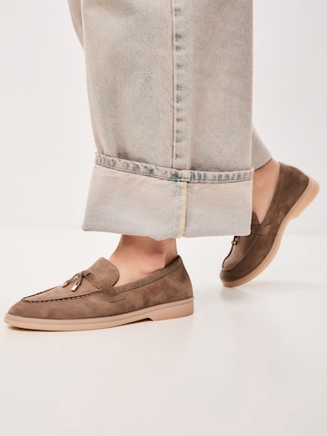 Mocassin CESARE GASPARI en beige : devant