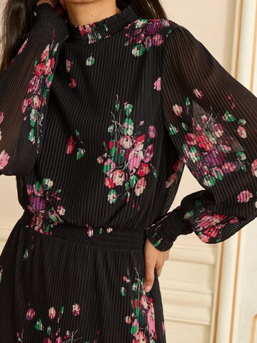 Rochie de la love & roses pe negru