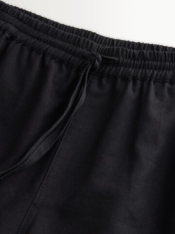 Regular Pantaloni de la Next pe negru