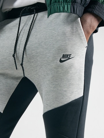 Nike Sportswear Zwężany krój Spodnie 'TCH FLC' w kolorze czarny