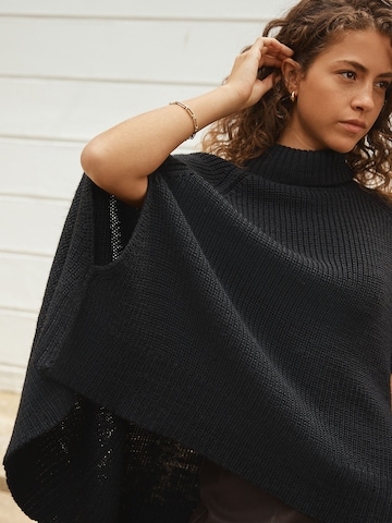 Next Cape in Schwarz