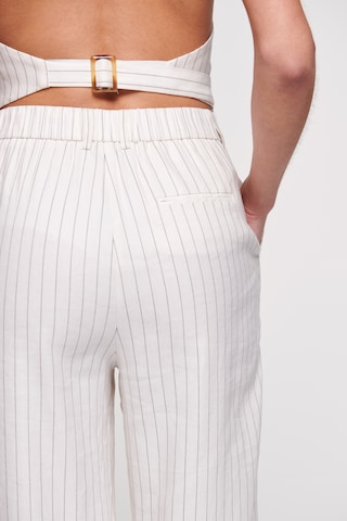 Wide leg Pantaloni con pieghe 'Hainault' di Aligne in bianco