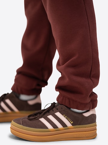 TATES Tapered Workout Pants in Red