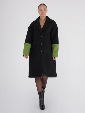 FRESHLIONS Between-Seasons Coat in Black