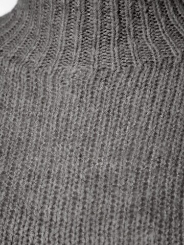 Pull-over Trendyol en gris