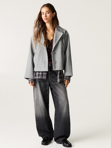 Geacă de primăvară-toamnă de la Pull&Bear pe gri