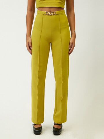 Regular Pantalon Influencer en jaune : devant