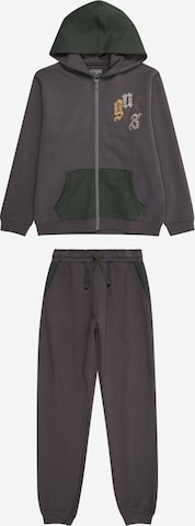 GUESS Yöpuku värissä harmaa: etupuoli