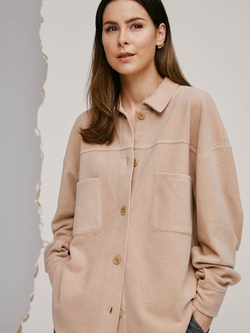 A LOT LESS Between-Season Jacket 'Duffy' in Brown: front