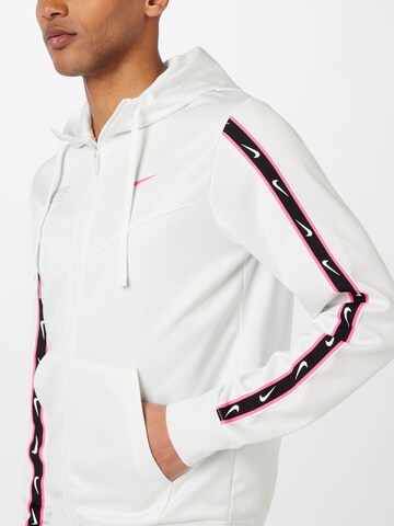 Veste de survêtement 'Repeat' Nike Sportswear en blanc