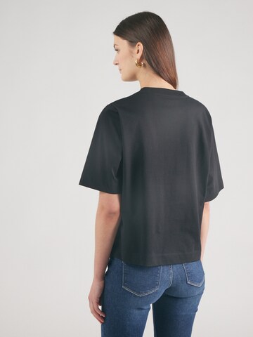 BOGNER - Camiseta 'DOROTHY' en negro