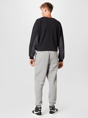 Jordan Tapered Hose in Grau