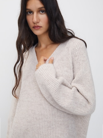 Pull&Bear Sweter w kolorze beżowy