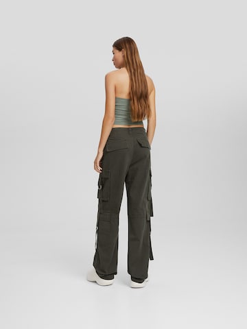 Bershka Loose fit Cargo trousers in Green