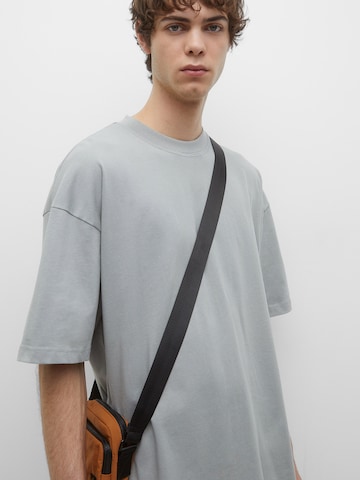 Tricou de la Pull&Bear pe albastru