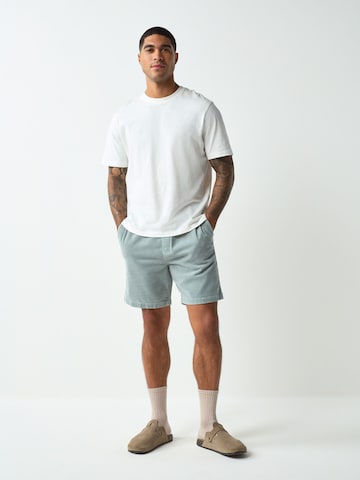 Next Regular Shorts in Blau