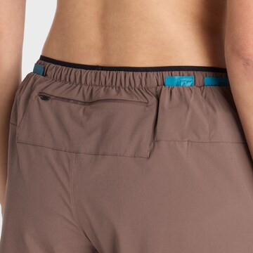 Regular Pantalon de sport 'RC Essential Short 5"' new balance en marron