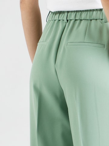 ONLY Normální Kalhoty se sklady v pase 'LANA-BERRY' – zelená
