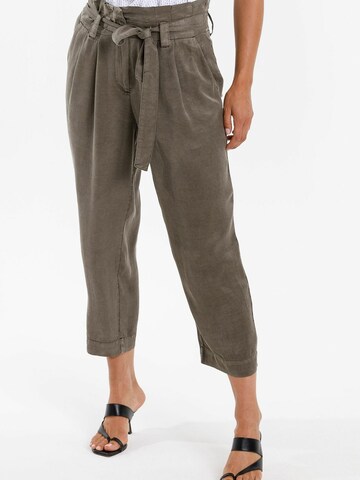 MARC AUREL Loose fit Pleat-Front Pants in Grey: front