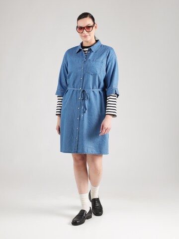 Robe-chemise 'CARBea' ONLY Carmakoma en bleu : devant