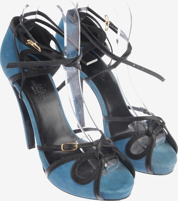 HERMÈS Sandaletten 39,5 in Blau: Vorderseite