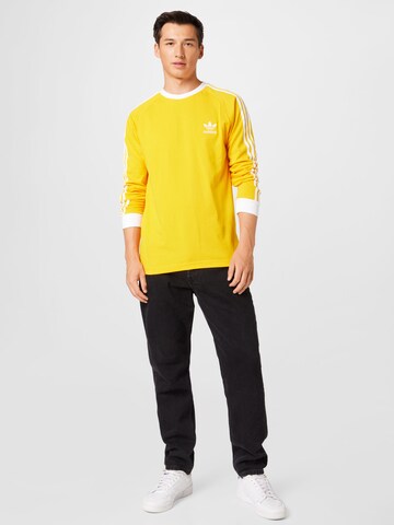 ADIDAS ORIGINALS - Camisa 'Adicolor Classics 3-Stripes Te' em amarelo