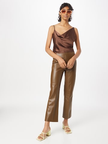 SOAKED IN LUXURY - Acampanado Pantalón 'Kaylee' en marrón