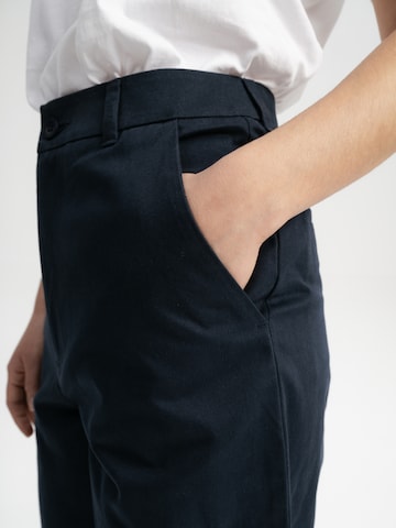 Regular Pantalon 'Janaki' MELA en bleu